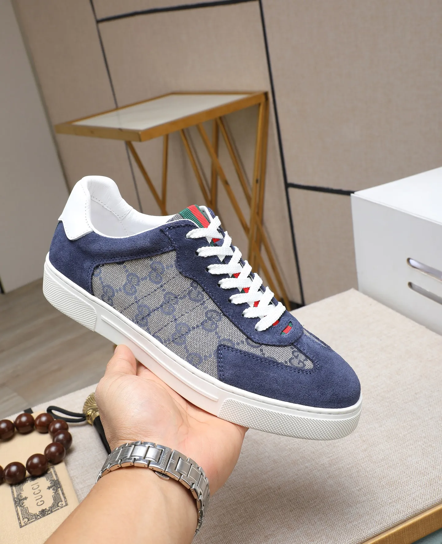 Men's shoes 💰400 GUCCI🔍🔍The latest models are on sale at the same time at the counter. Original calfskin imported from Italy, genuine leather lining, (high-end, extravagant, and classy) with exquisite workmanship. Soles: Original soles specially provided by the original factory. ⚠Exclusive double-layer movable molded soles are super comfortable⚠. Photos of the real thing🎬The real thing is better🔍🔍"High quality·Follow the order" Code number 38-44